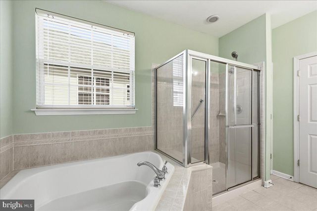 74 POND VIEW CIR, Barnegat, NJ 08005