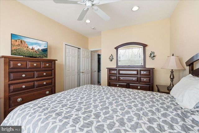 74 POND VIEW CIR, Barnegat, NJ 08005