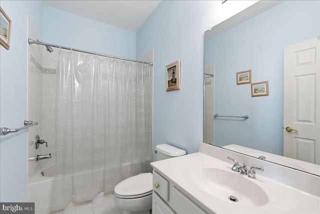 74 POND VIEW CIR, Barnegat, NJ 08005