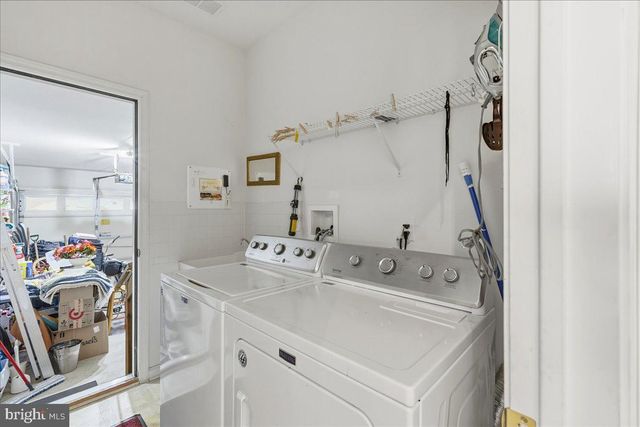 74 POND VIEW CIR, Barnegat, NJ 08005