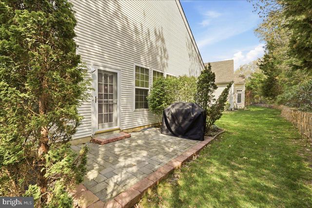 74 POND VIEW CIR, Barnegat, NJ 08005