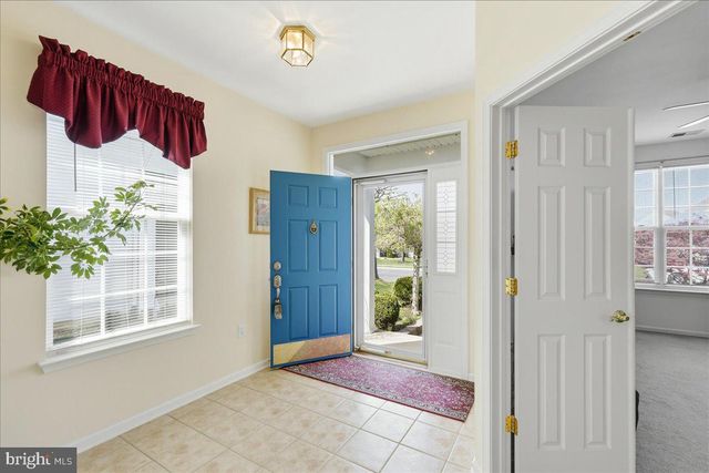 74 POND VIEW CIR, Barnegat, NJ 08005
