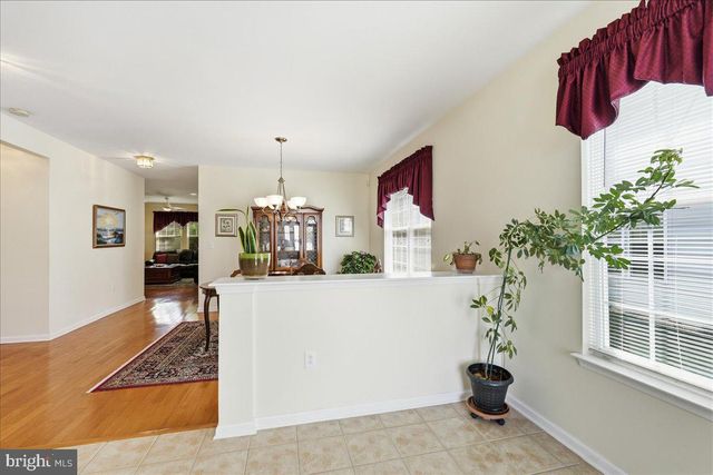 74 POND VIEW CIR, Barnegat, NJ 08005
