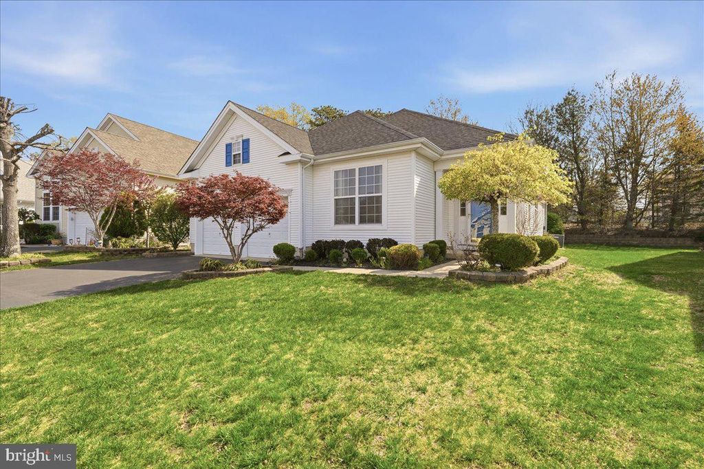 74 POND VIEW CIR, Barnegat, NJ 08005