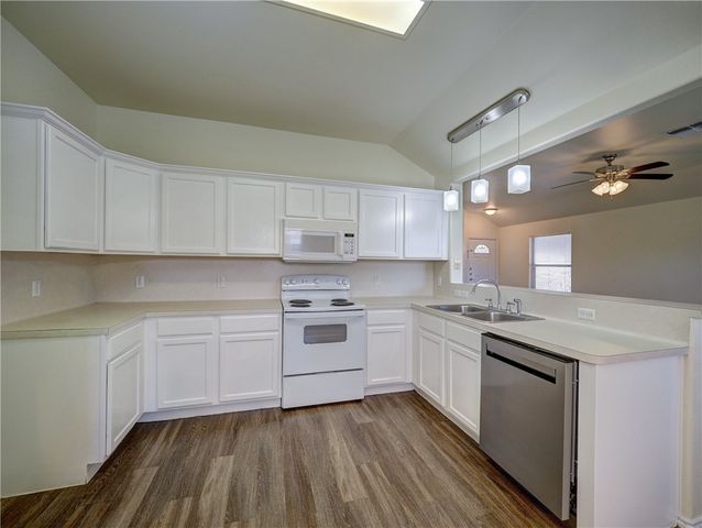 1129 La Mirada, Portland, TX 78374