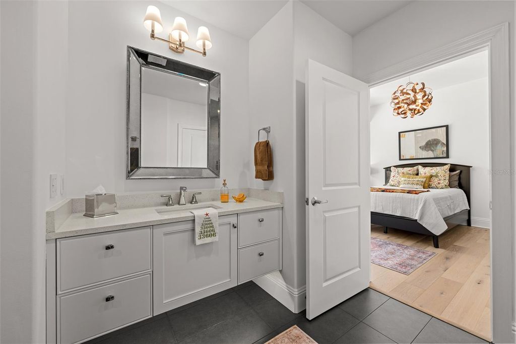 Image 12 of property listing at 509 W BAY STREET 303, Tampa, FL 33606