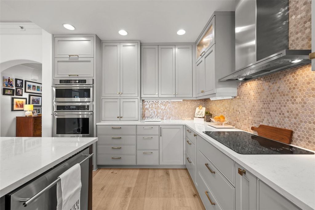 Image 20 of property listing at 509 W BAY STREET 303, Tampa, FL 33606