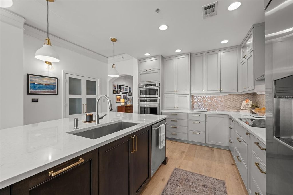 Image 21 of property listing at 509 W BAY STREET 303, Tampa, FL 33606