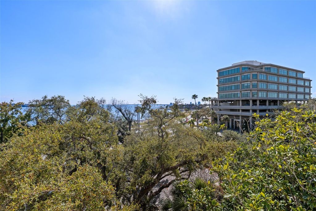 Image 43 of property listing at 509 W BAY STREET 303, Tampa, FL 33606