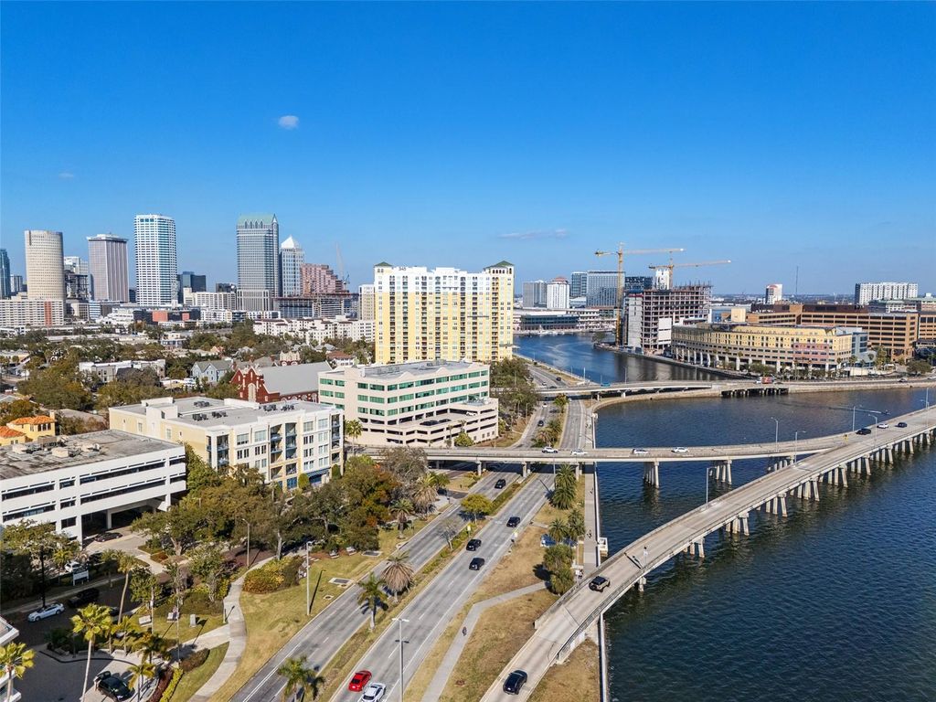 Image 90 of property listing at 509 W BAY STREET 303, Tampa, FL 33606