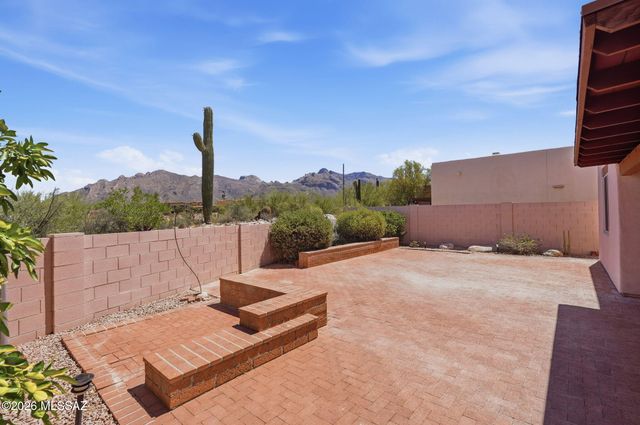 529 E Squirrel Tail Drive, Tucson, AZ 85704