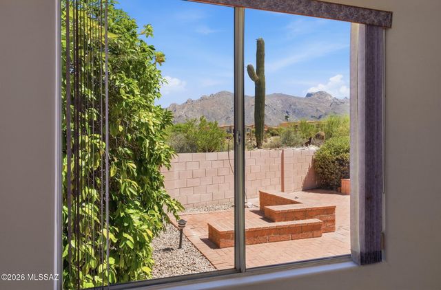 529 E Squirrel Tail Drive, Tucson, AZ 85704