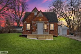 7205 Williams Lake Road, Waterford Twp, MI 48329