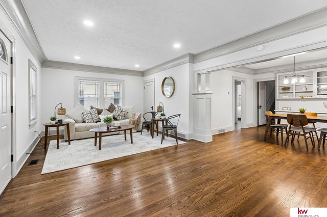 2859 Newport Avenue, Omaha, NE 68112