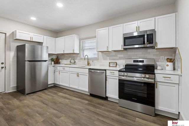 2859 Newport Avenue, Omaha, NE 68112