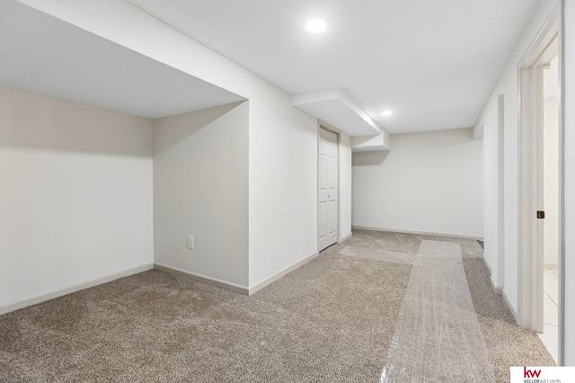 2859 Newport Avenue, Omaha, NE 68112