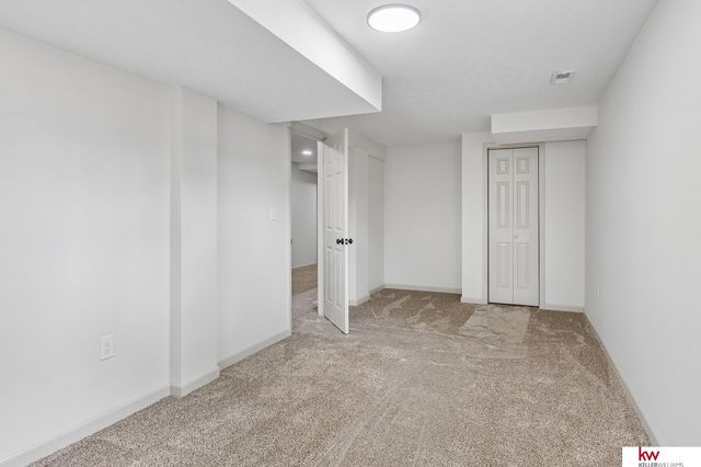 2859 Newport Avenue, Omaha, NE 68112