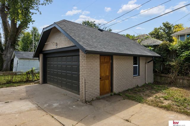 2859 Newport Avenue, Omaha, NE 68112