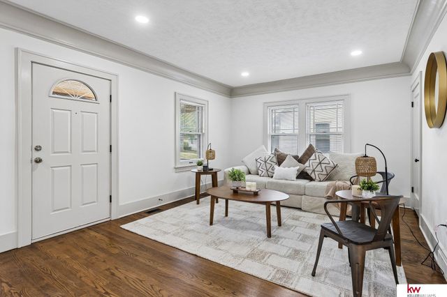 2859 Newport Avenue, Omaha, NE 68112