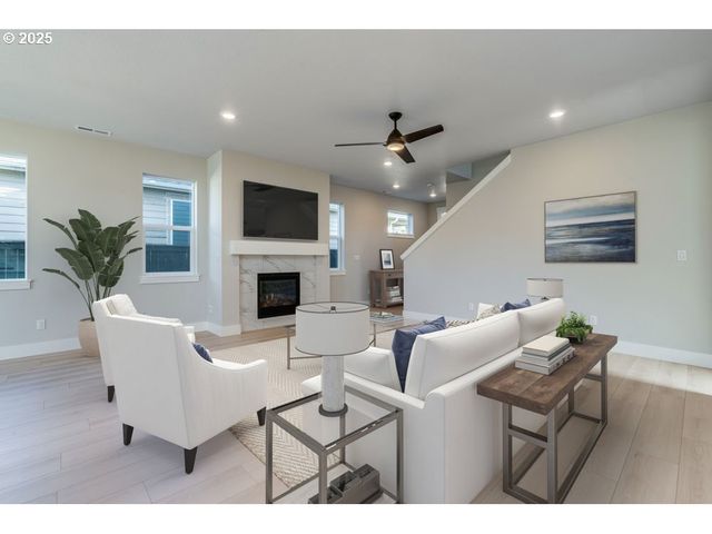 1330 E Canto St, Newberg, OR 97132