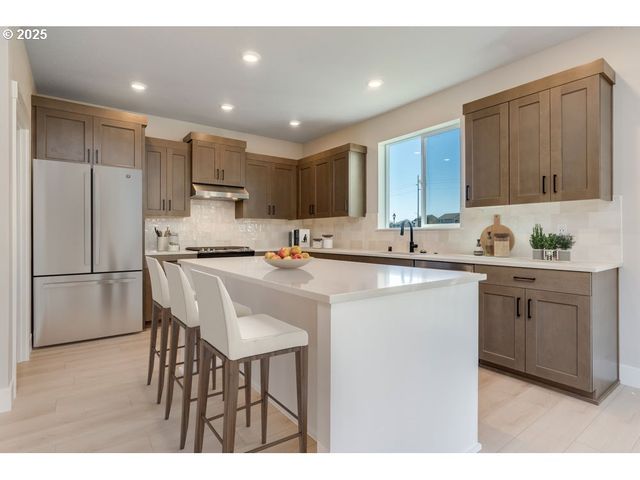 1330 E Canto St, Newberg, OR 97132