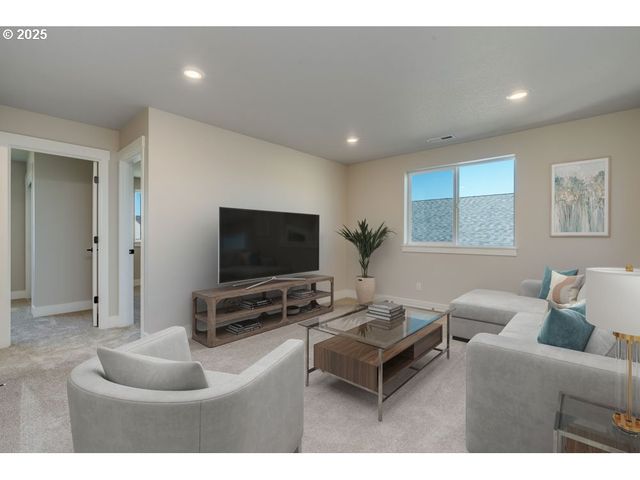 1330 E Canto St, Newberg, OR 97132