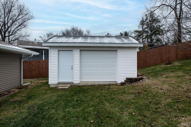 3211 N Stoneycrest Road, Bloomington, IN 47404