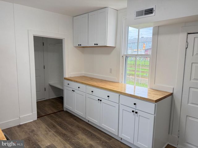 18 E MAIN ST, Newville, PA 17241