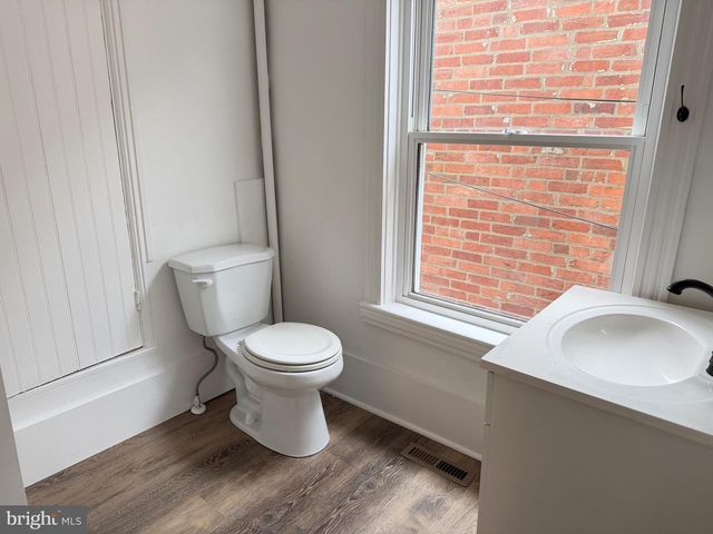 18 E MAIN ST, Newville, PA 17241