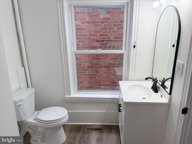 18 E MAIN ST, Newville, PA 17241