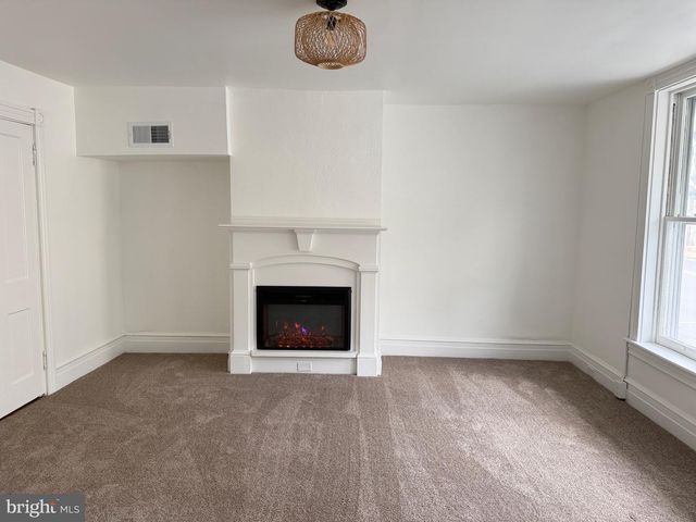 18 E MAIN ST, Newville, PA 17241