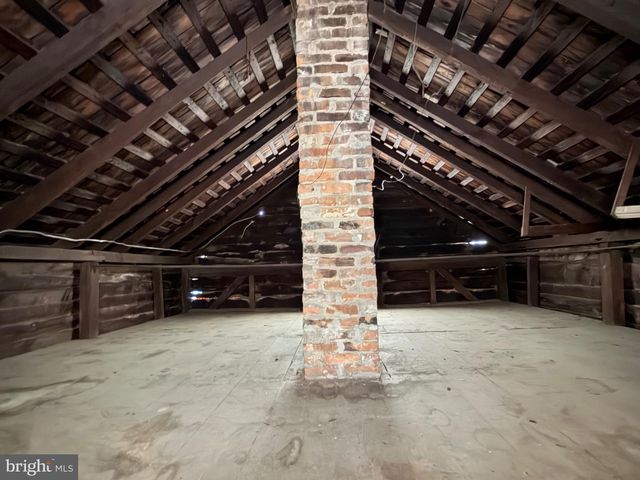 18 E MAIN ST, Newville, PA 17241