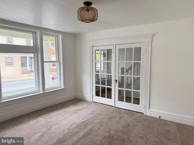 18 E MAIN ST, Newville, PA 17241