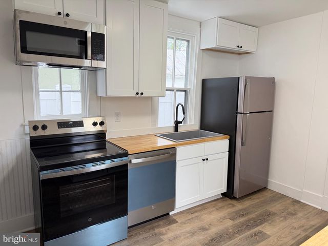 18 E MAIN ST, Newville, PA 17241