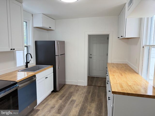 18 E MAIN ST, Newville, PA 17241
