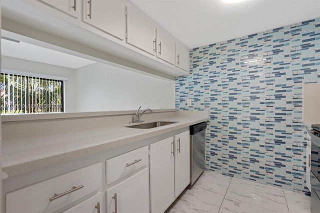 9827 NW 37th St 4F, Sunrise, FL 33351