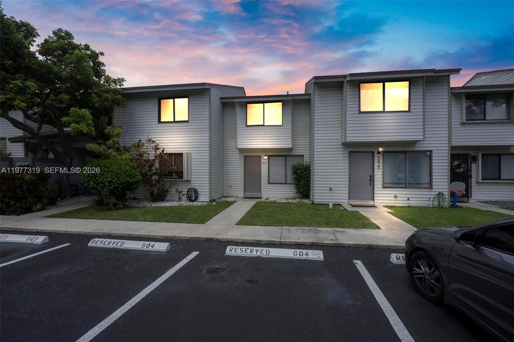 9827 NW 37th St 4F, Sunrise, FL 33351