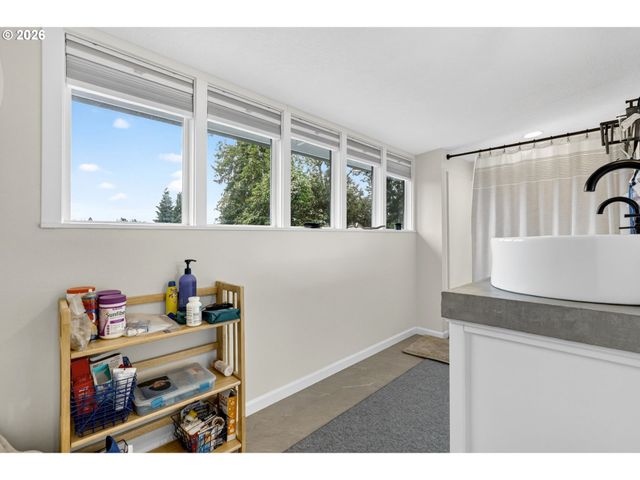 19330 HOWELL St, Gladstone, OR 97027