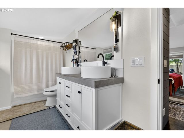 19330 HOWELL St, Gladstone, OR 97027