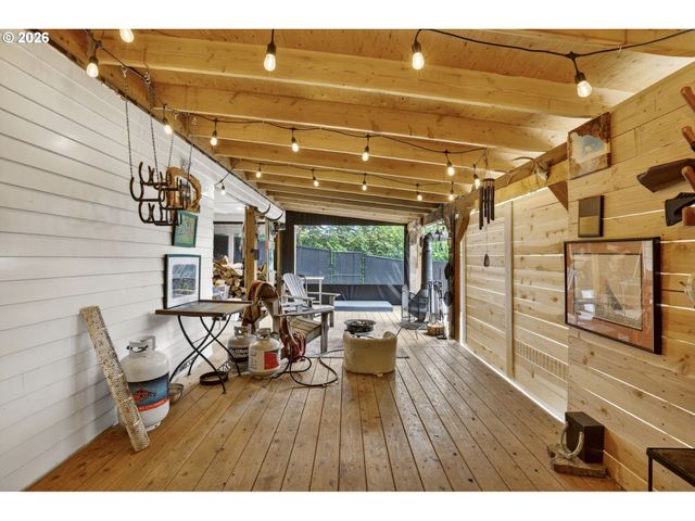 19330 HOWELL St, Gladstone, OR 97027