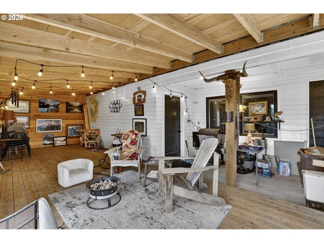 19330 HOWELL St, Gladstone, OR 97027