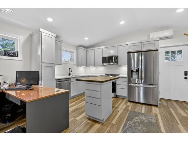 19330 HOWELL St, Gladstone, OR 97027