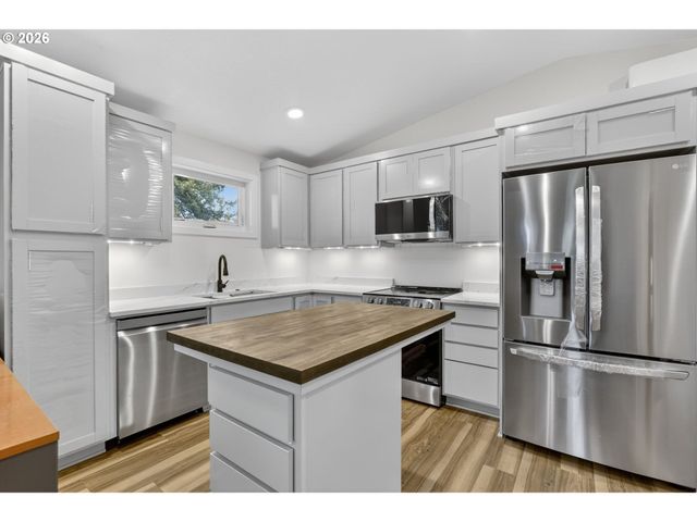 19330 HOWELL St, Gladstone, OR 97027