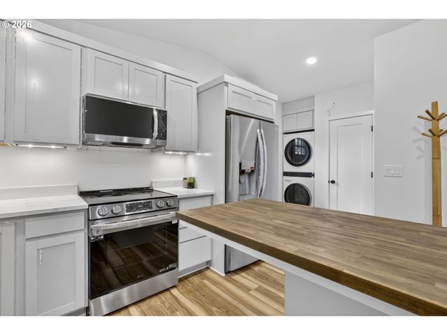 19330 HOWELL St, Gladstone, OR 97027