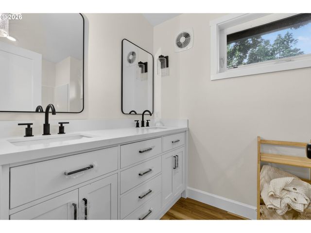 19330 HOWELL St, Gladstone, OR 97027