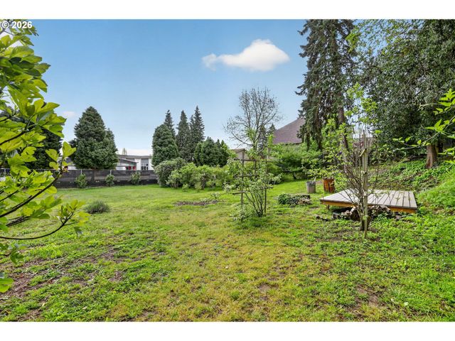 19330 HOWELL St, Gladstone, OR 97027