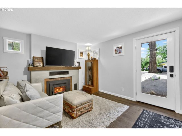 19330 HOWELL St, Gladstone, OR 97027