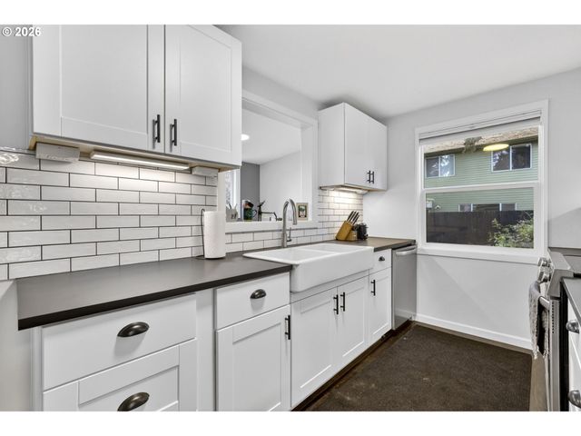 19330 HOWELL St, Gladstone, OR 97027