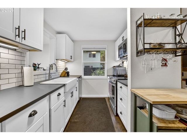19330 HOWELL St, Gladstone, OR 97027