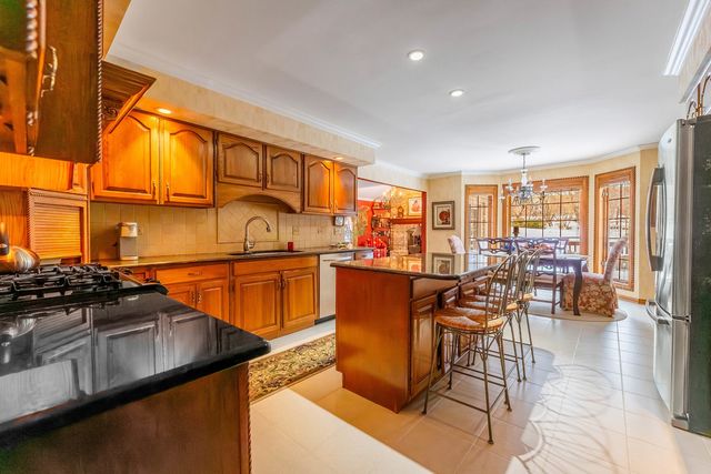 7624 Forest Hill Road, Burr Ridge, IL 60527